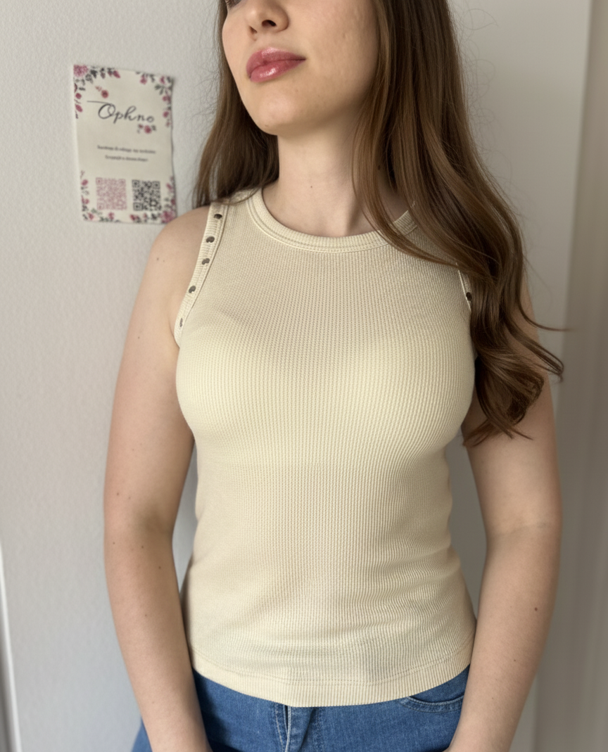 RE135 Musculosa con tachas